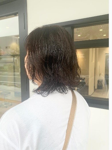 ミディアムの髪型。後ろから見た仕上がり